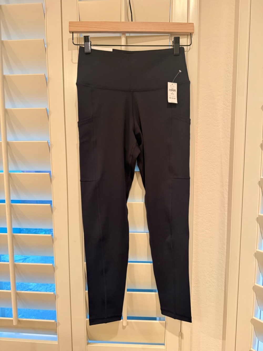 Banana Republic NWT Petite Black On The Go 7/8 Leggings - Size Small Petite (3)